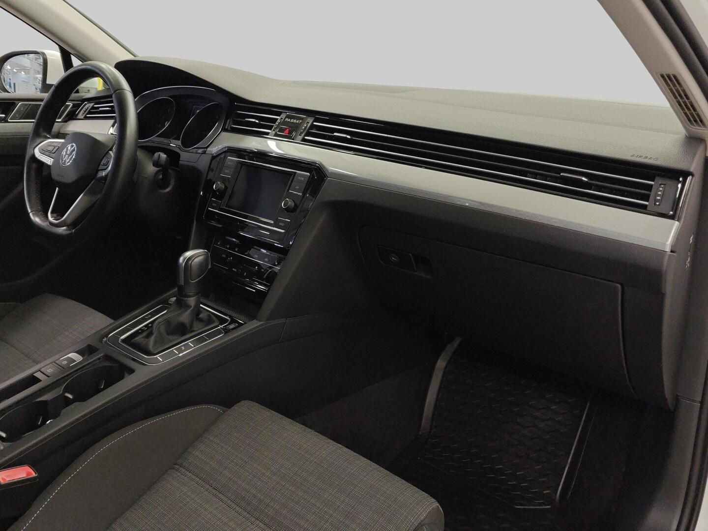 VOLKSWAGEN Passat 2021