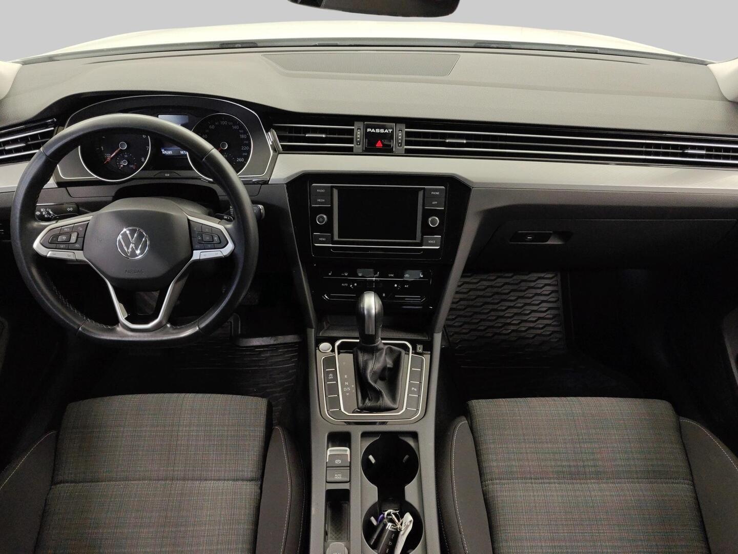 VOLKSWAGEN Passat 2021