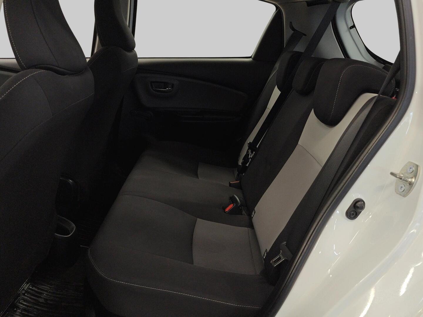 TOYOTA Yaris 2017