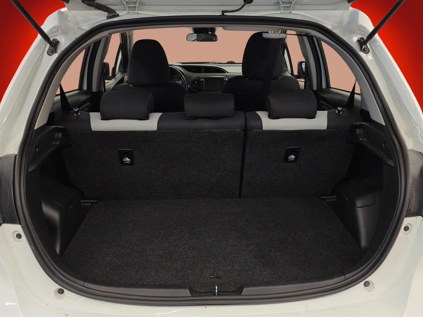 TOYOTA Yaris 2017