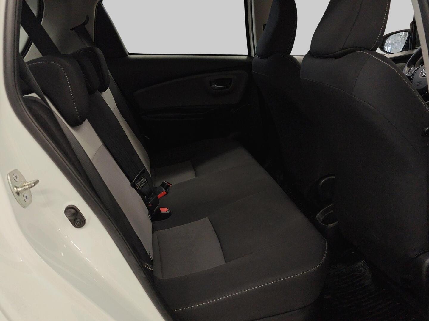 TOYOTA Yaris 2017
