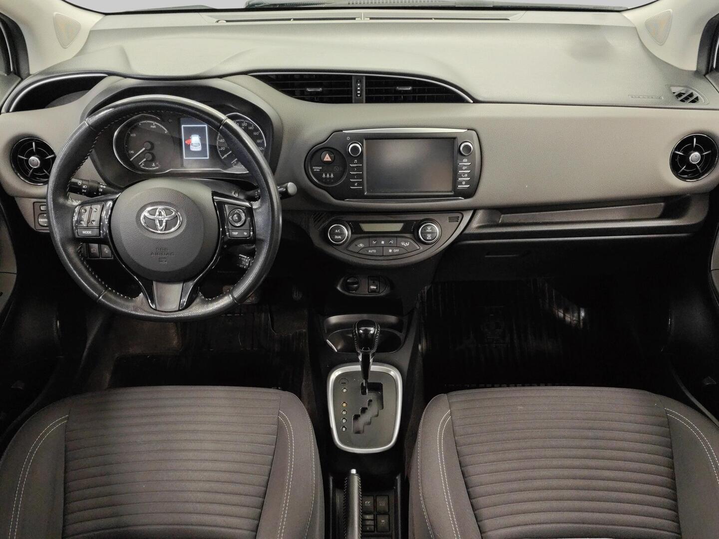TOYOTA Yaris 2017