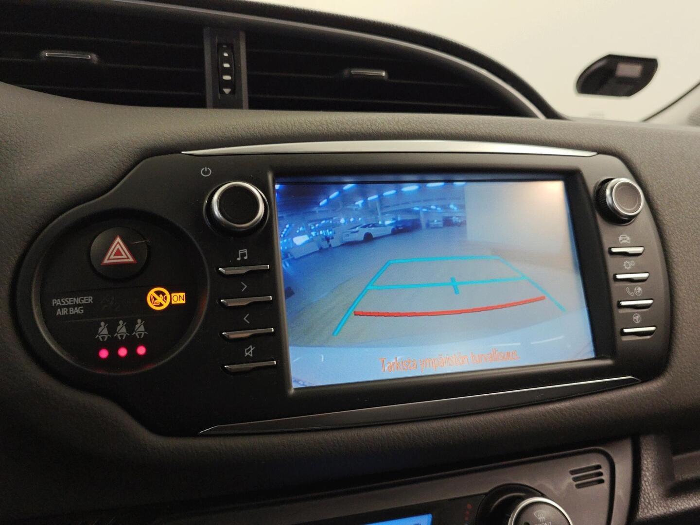 TOYOTA Yaris 2017
