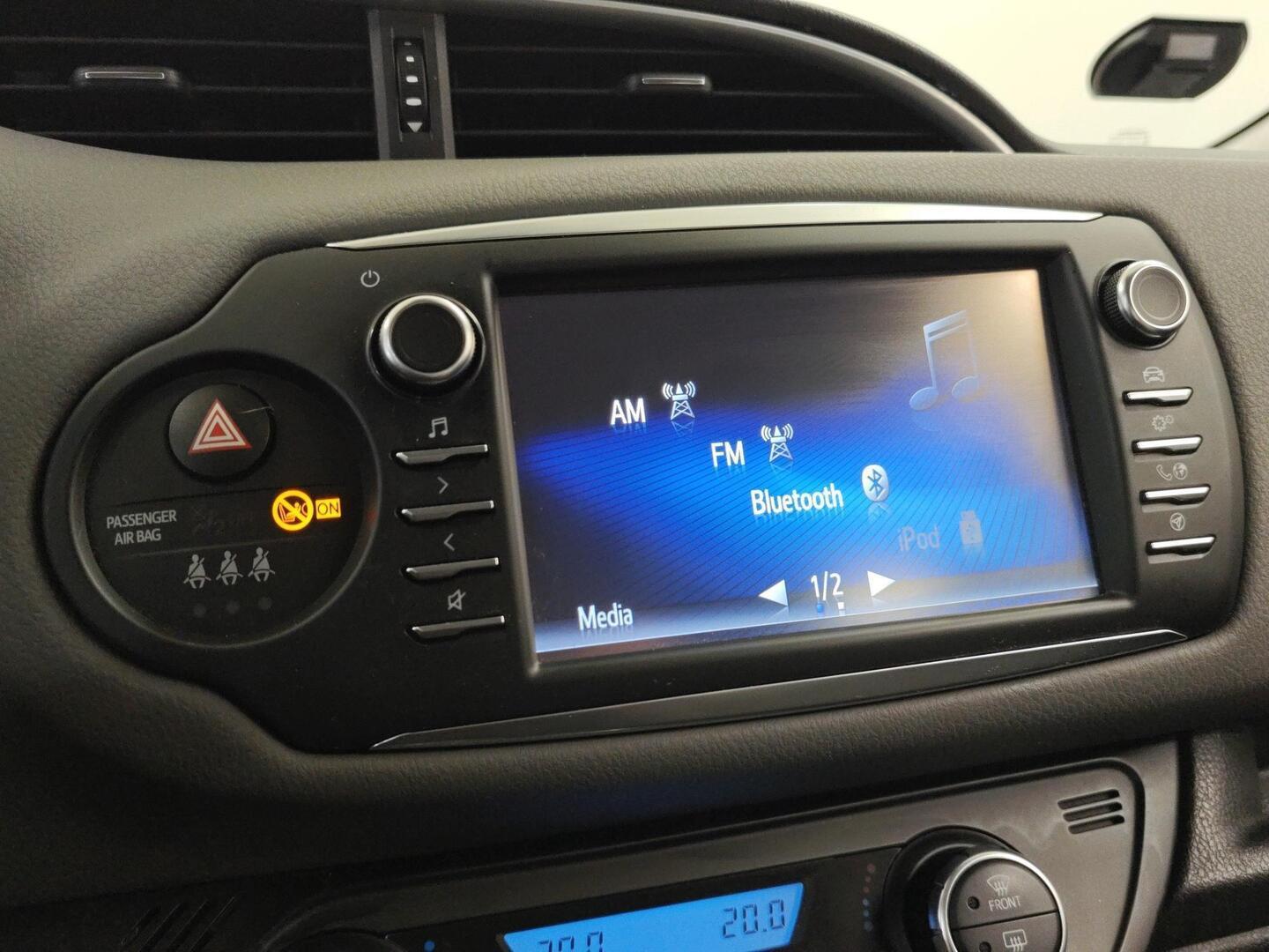 TOYOTA Yaris 2017