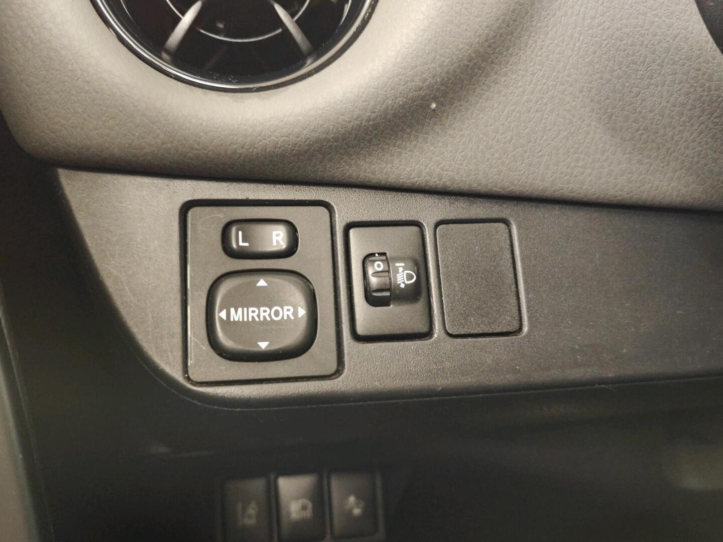 TOYOTA Yaris 2017