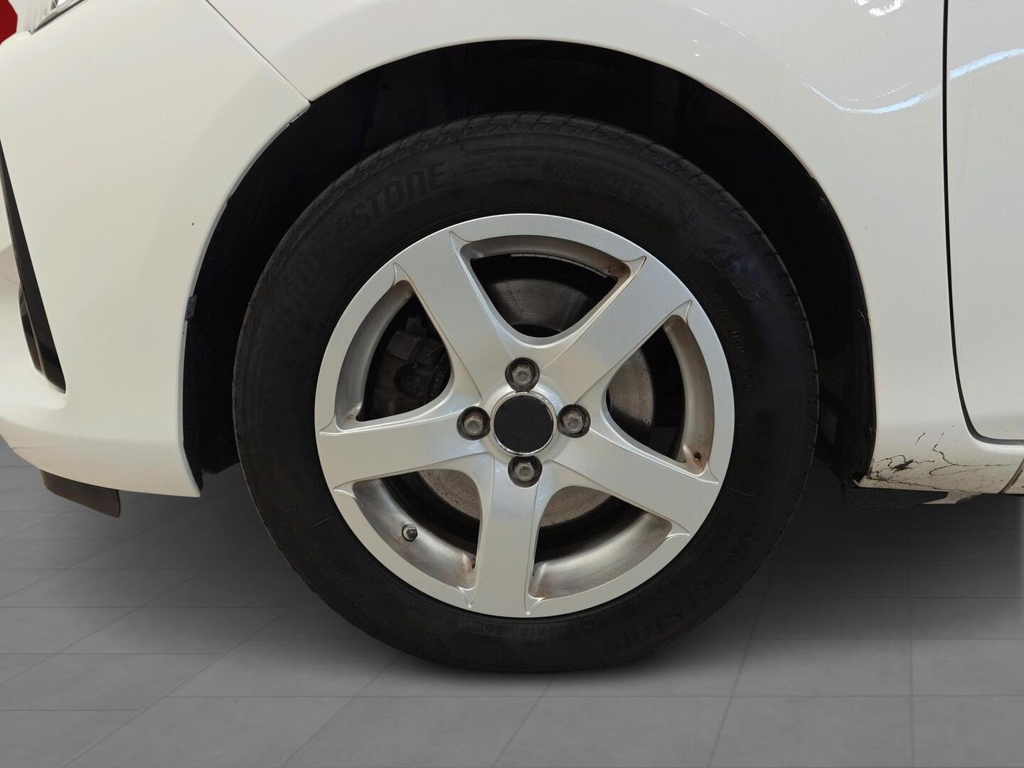 TOYOTA Yaris 2017