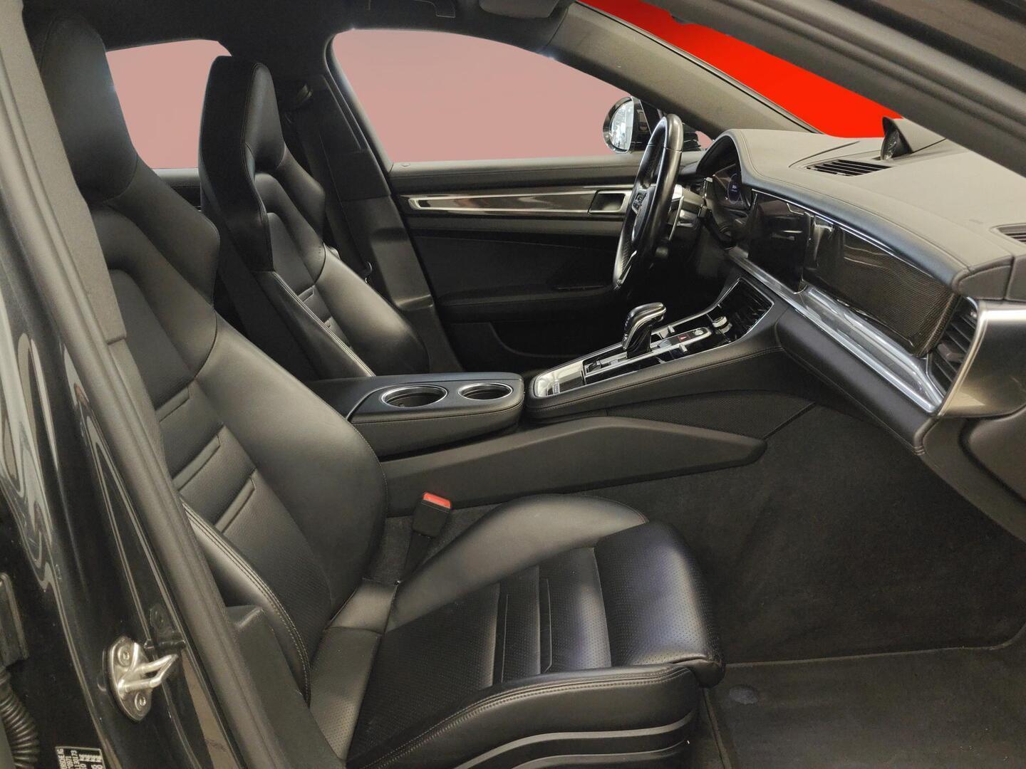 PORSCHE Panamera 2018