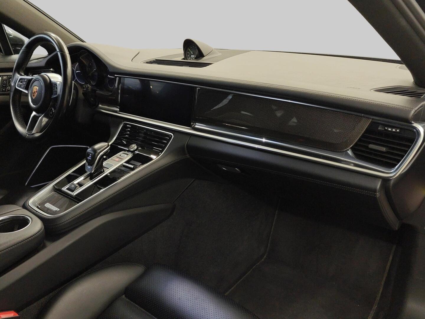 PORSCHE Panamera 2018