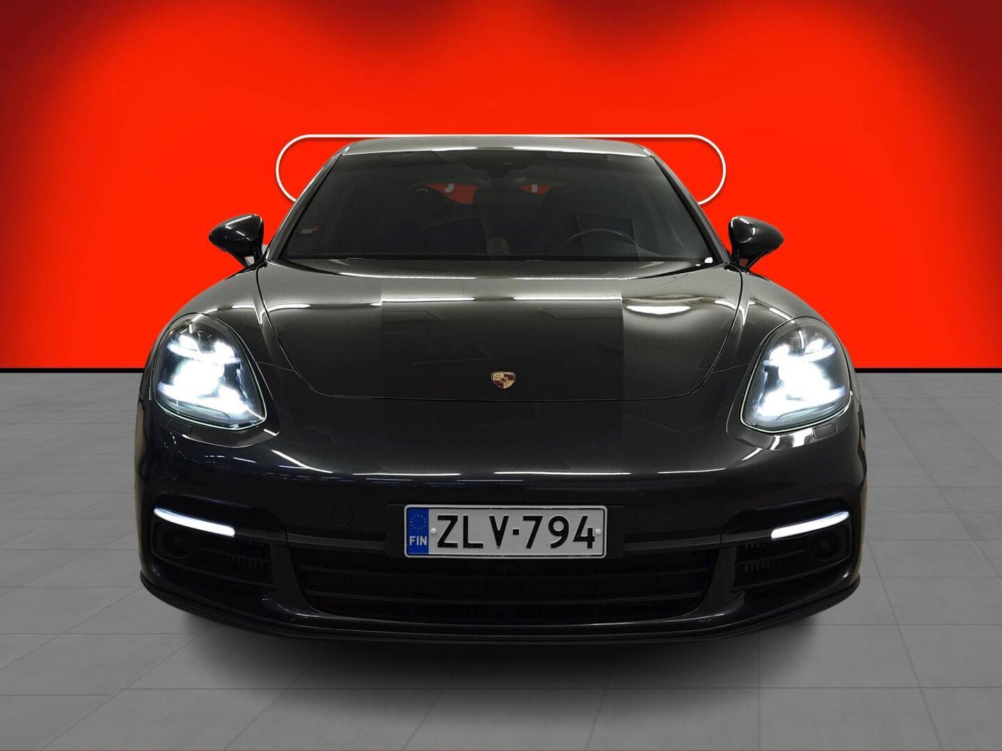 PORSCHE Panamera 2018