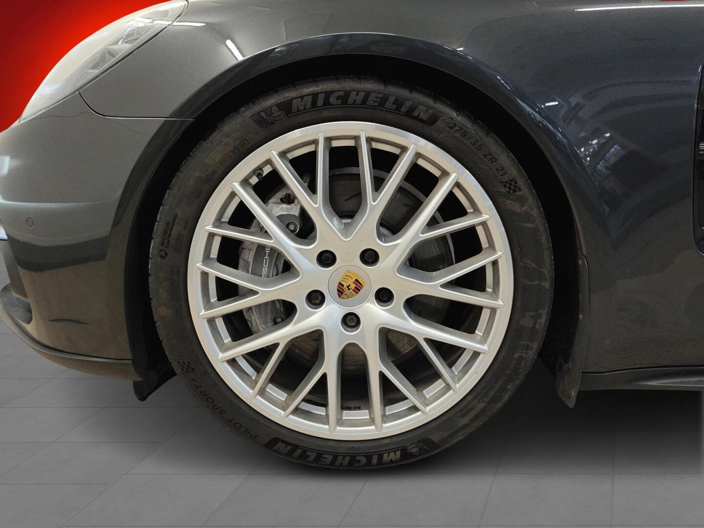 PORSCHE Panamera 2018