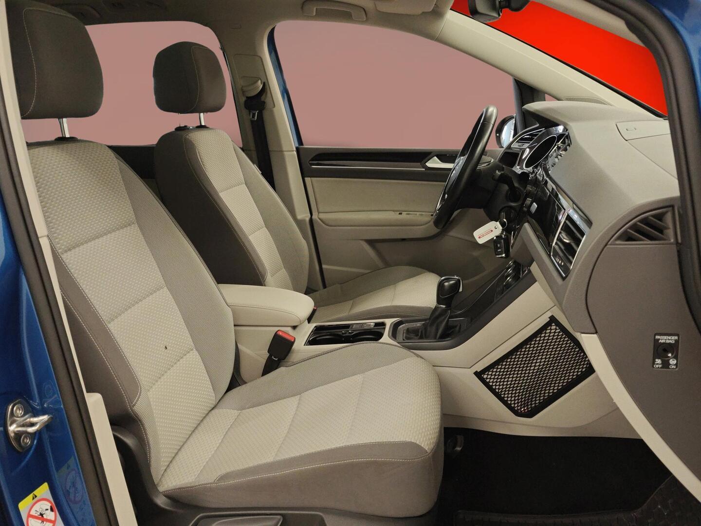 VOLKSWAGEN Touran 2018