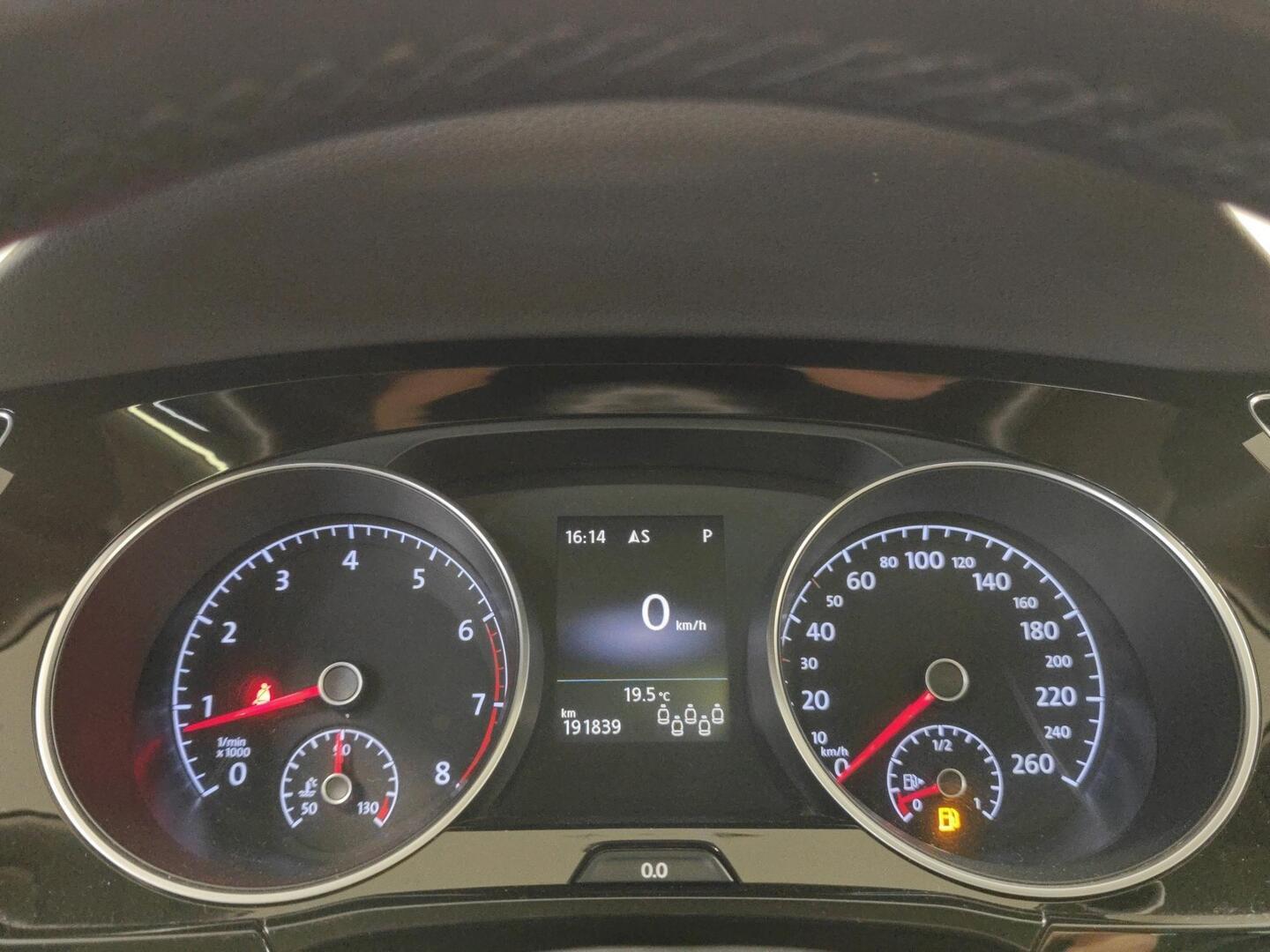 VOLKSWAGEN Touran 2018