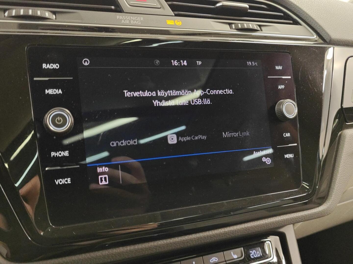 VOLKSWAGEN Touran 2018