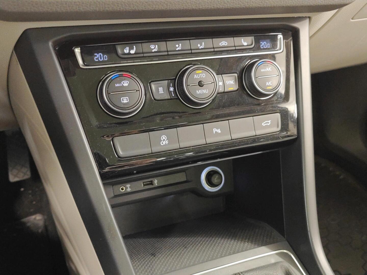 VOLKSWAGEN Touran 2018