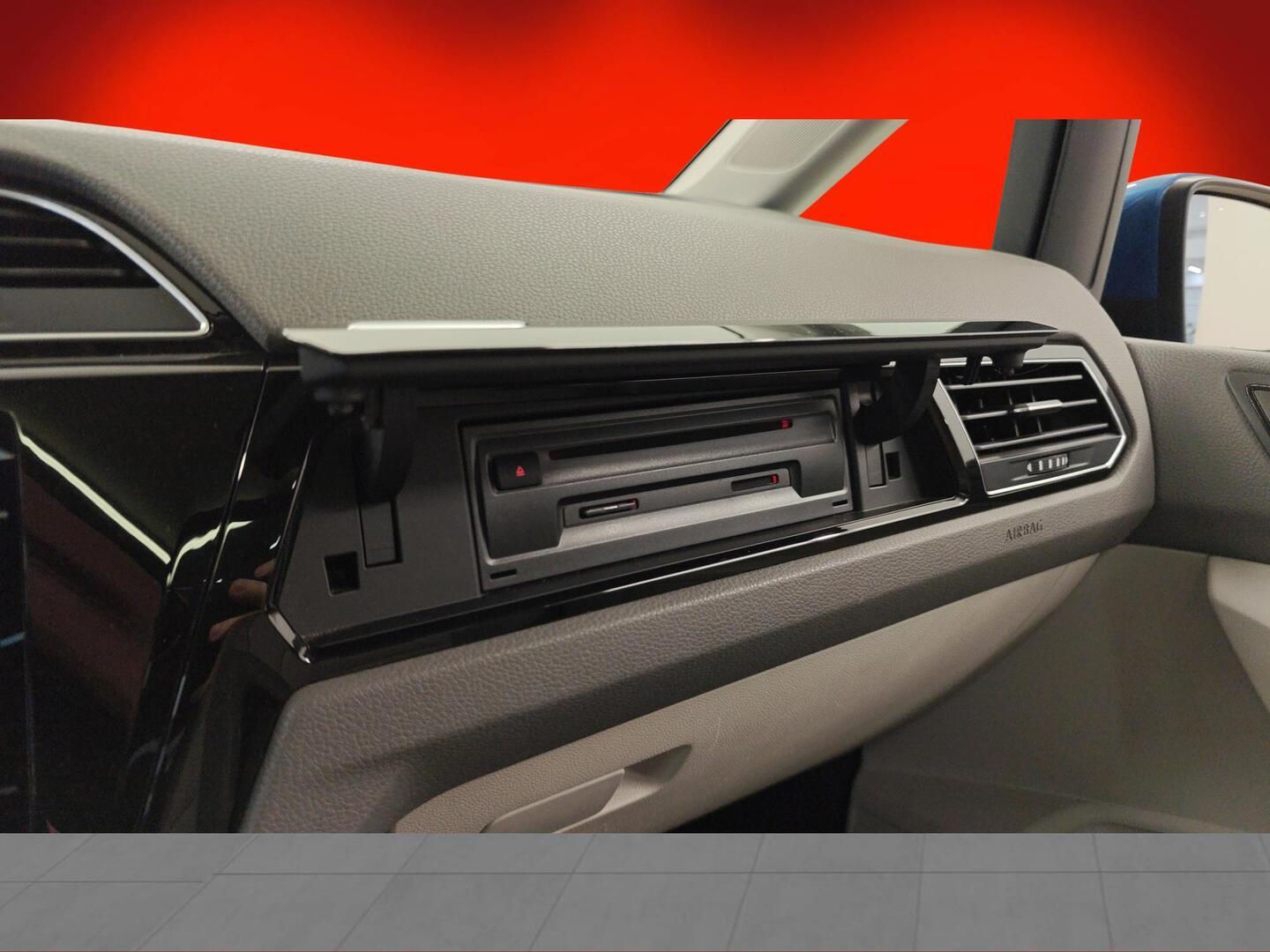 VOLKSWAGEN Touran 2018