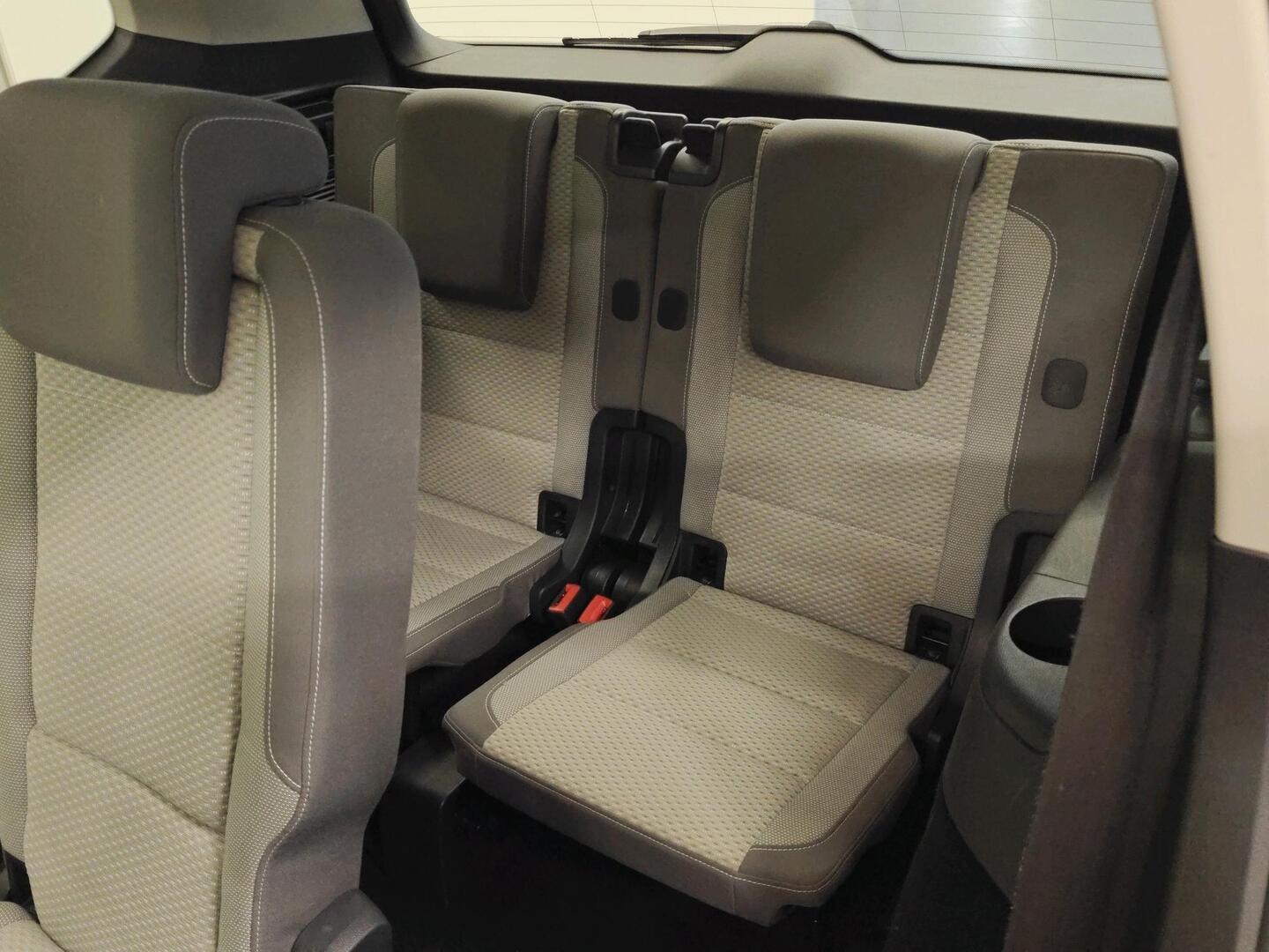 VOLKSWAGEN Touran 2018