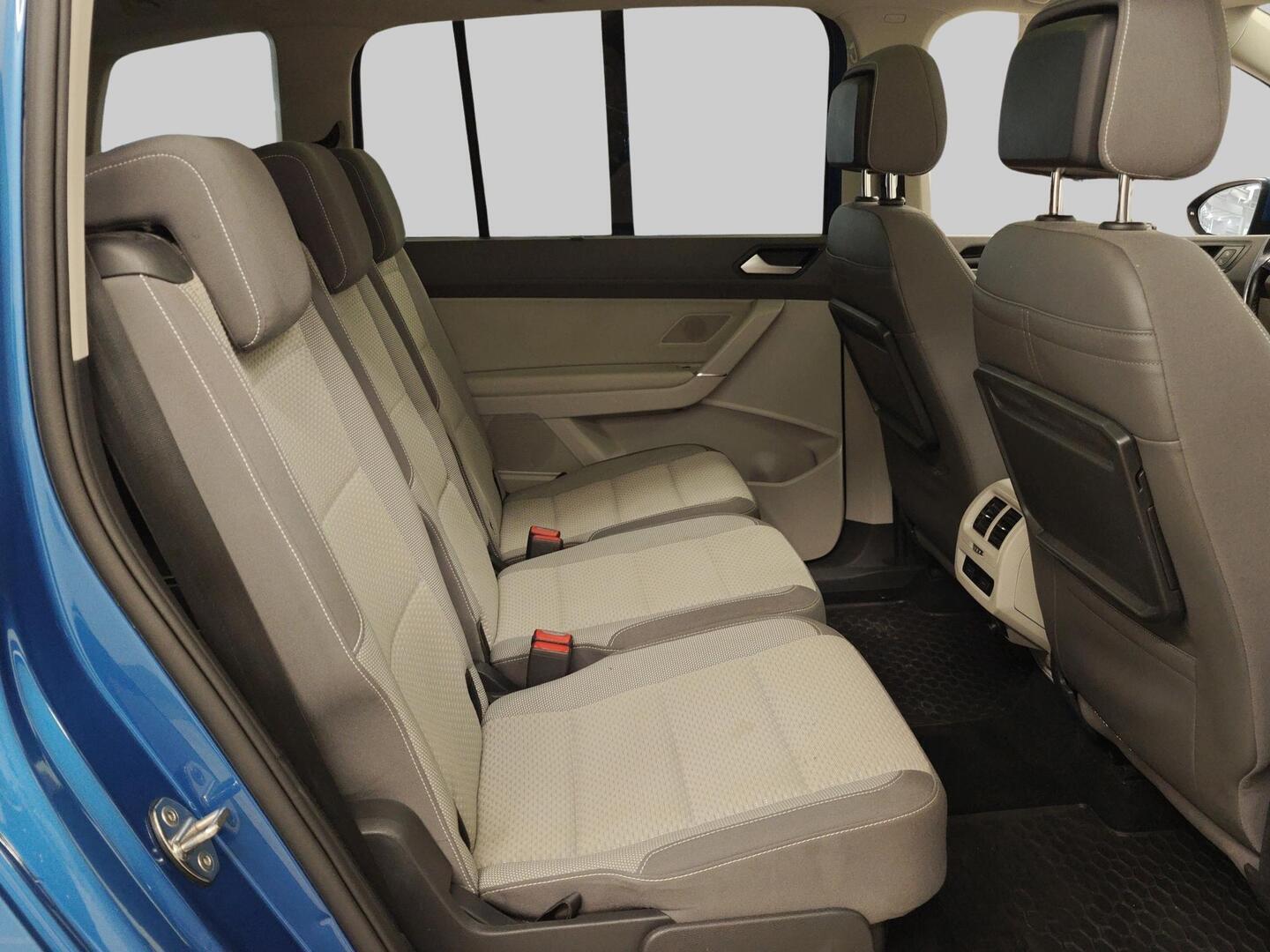 VOLKSWAGEN Touran 2018