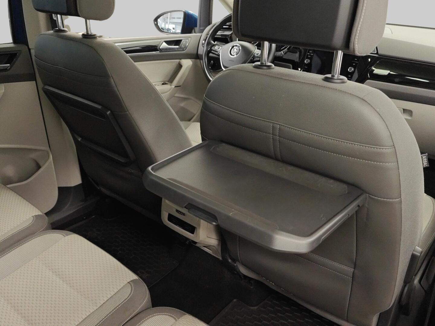VOLKSWAGEN Touran 2018
