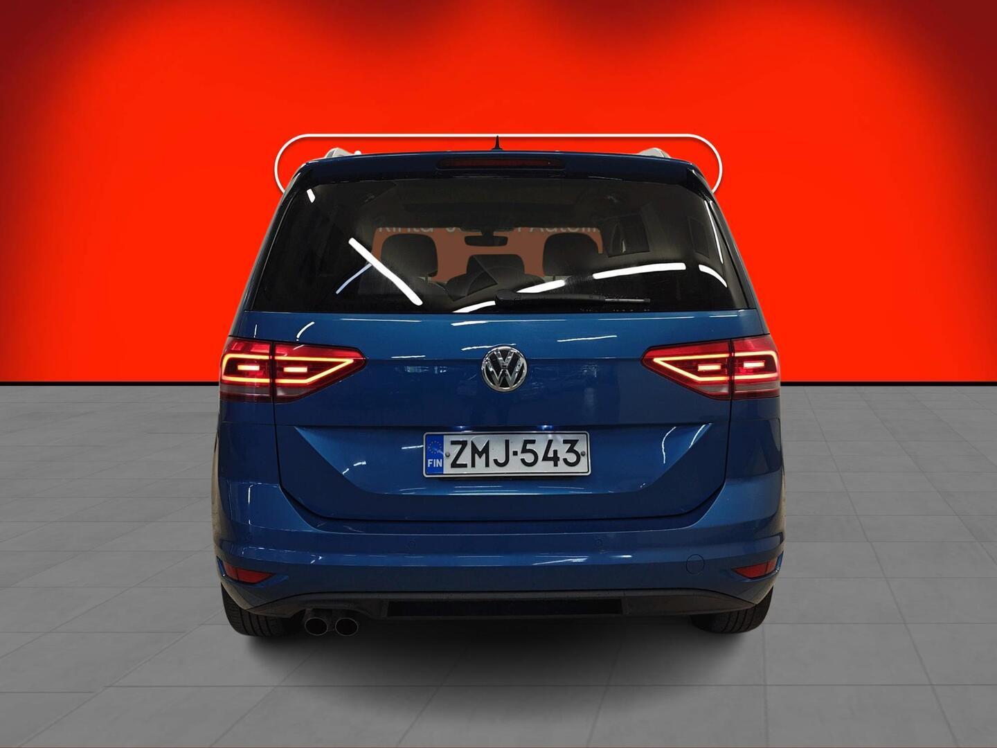 VOLKSWAGEN Touran 2018