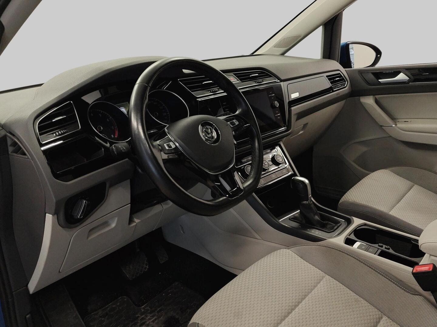 VOLKSWAGEN Touran 2018