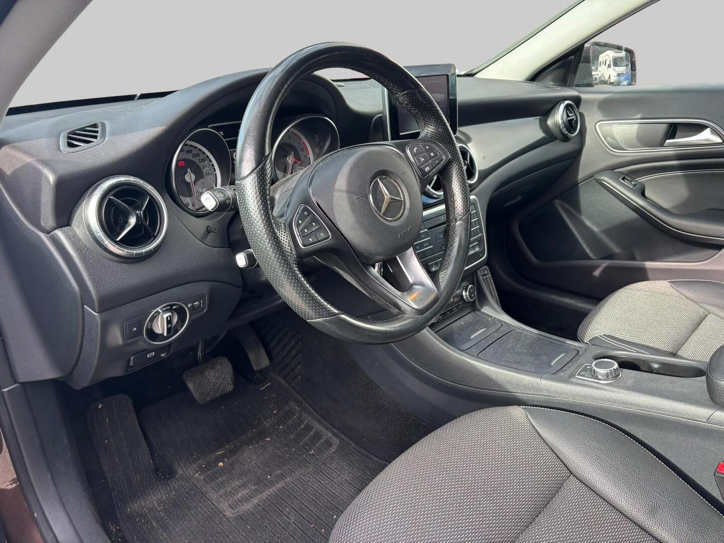 MERCEDES-BENZ CLA 2015