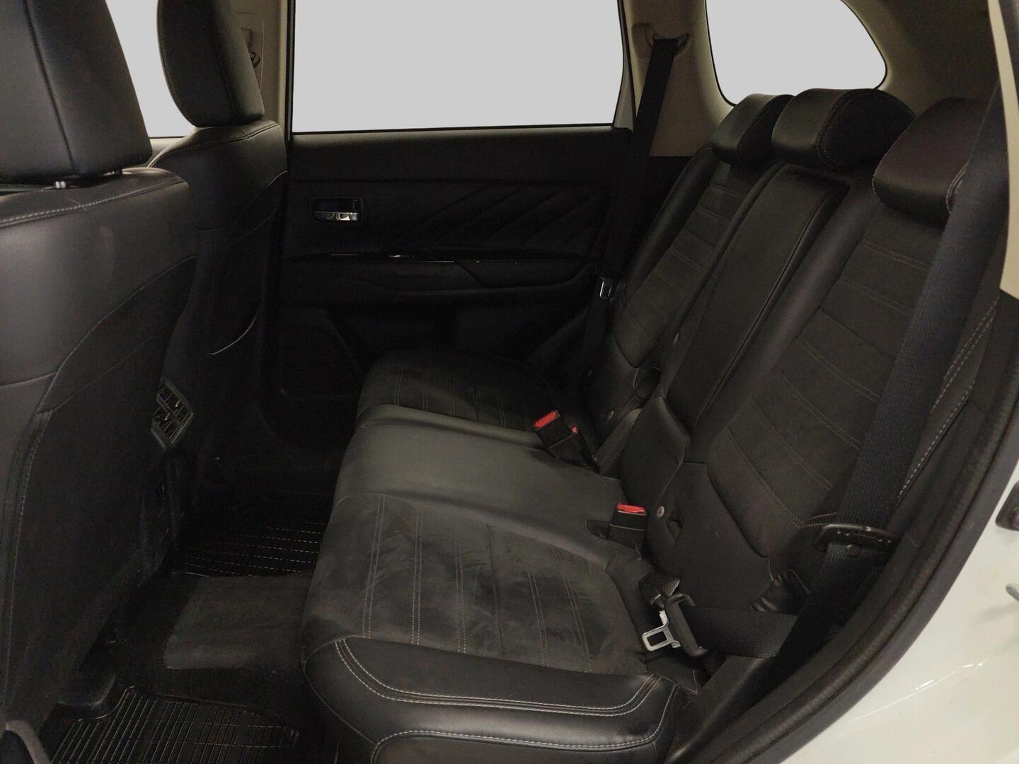 MITSUBISHI Outlander PHEV 2019