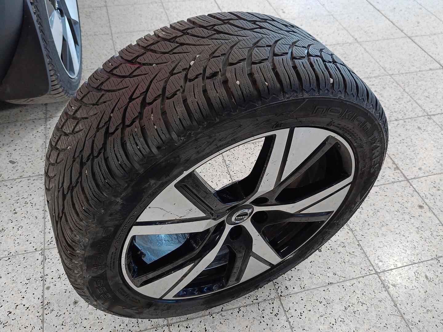 VOLVO C40 2024