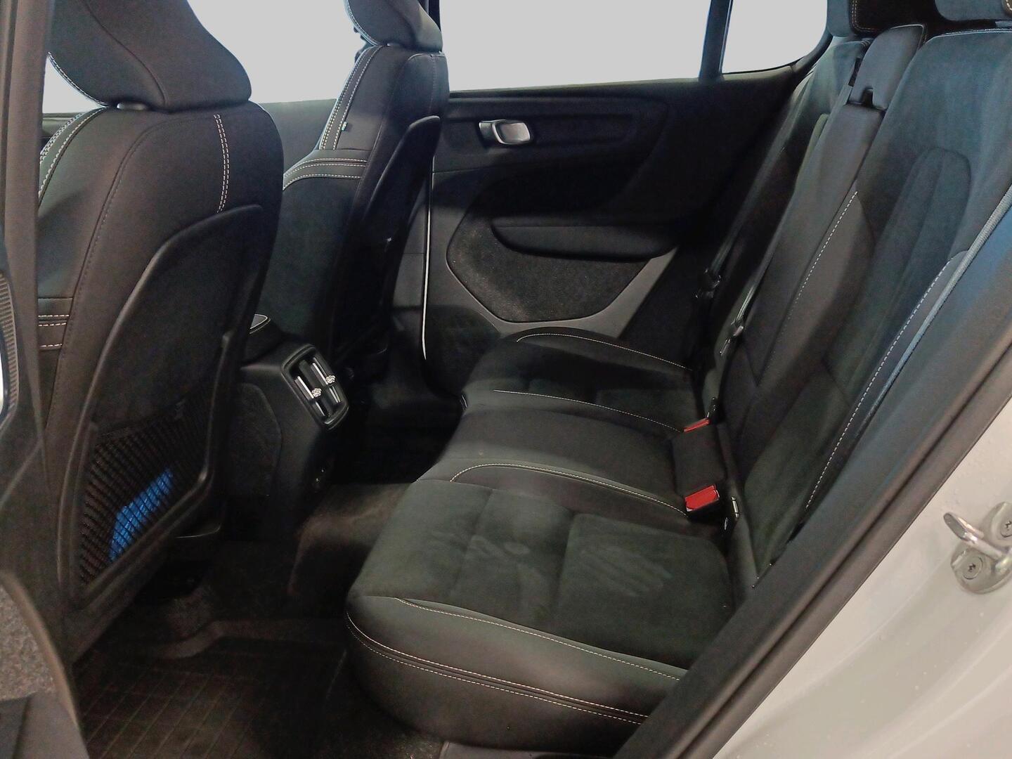 VOLVO C40 2024