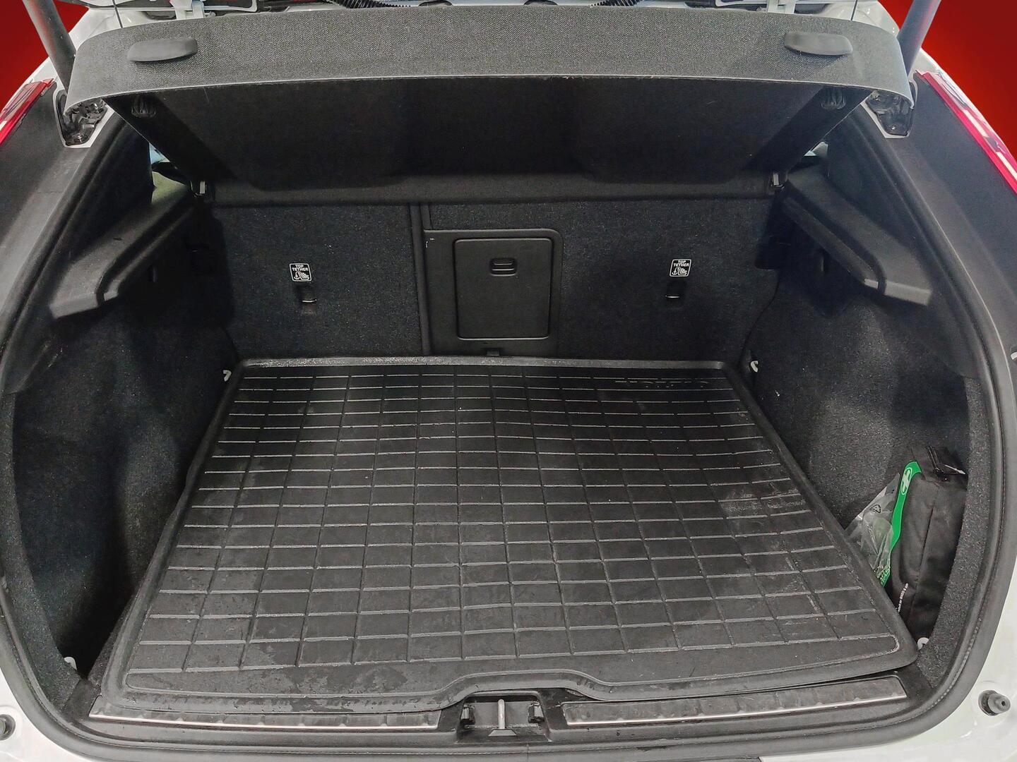 VOLVO C40 2024