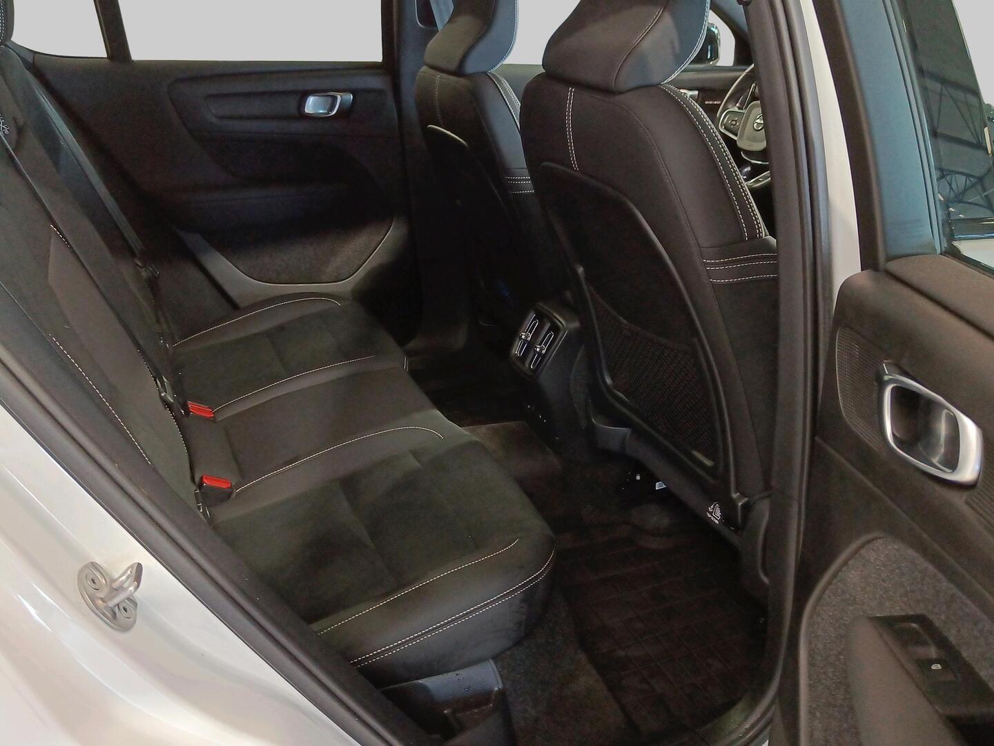 VOLVO C40 2024