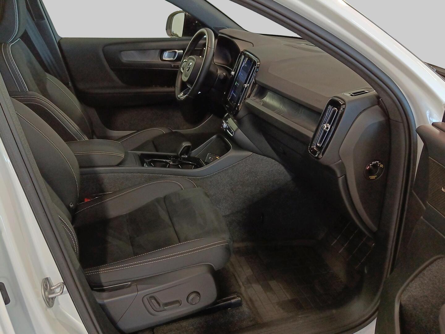 VOLVO C40 2024