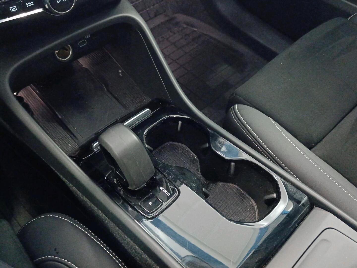 VOLVO C40 2024