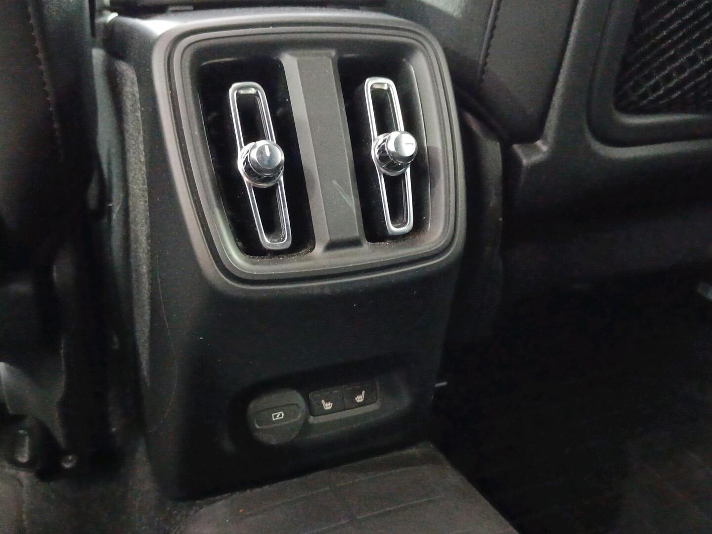 VOLVO C40 2024