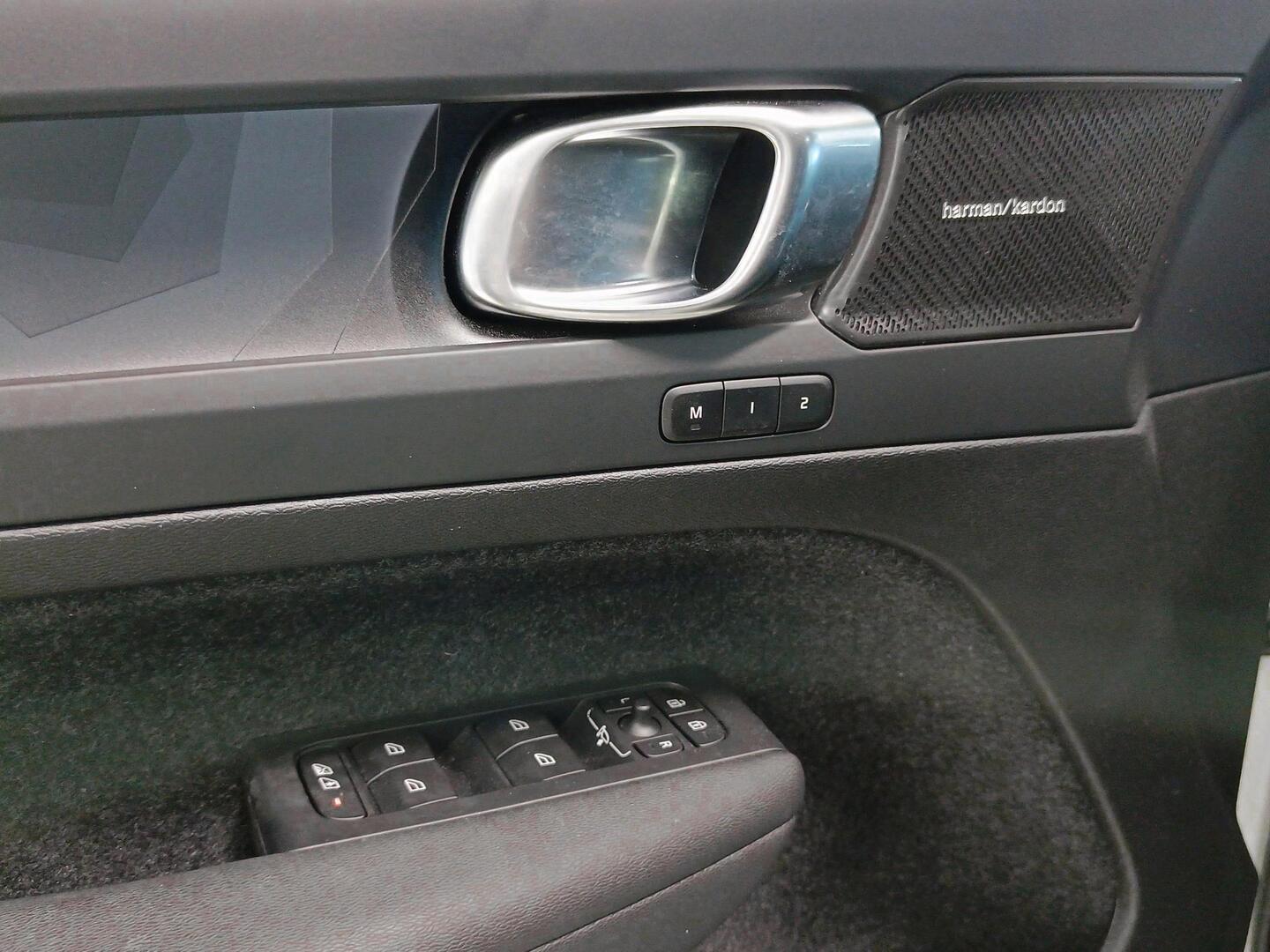 VOLVO C40 2024