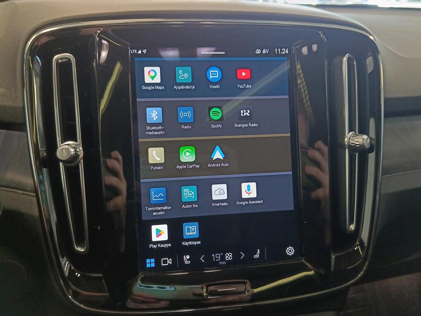 VOLVO C40 2024