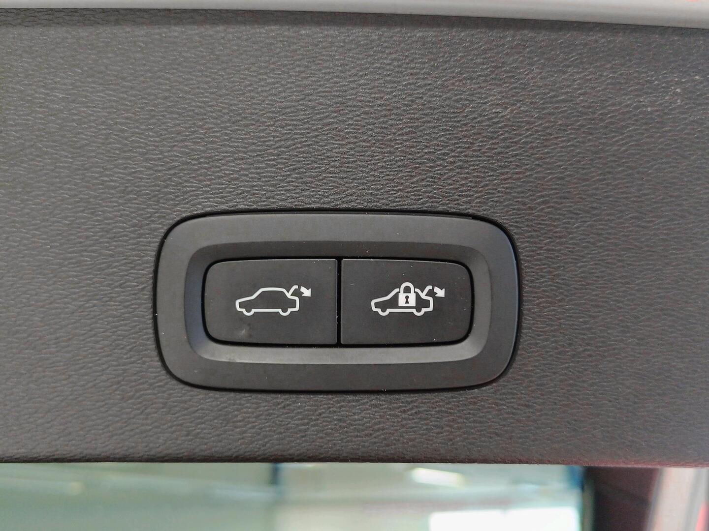 VOLVO C40 2024