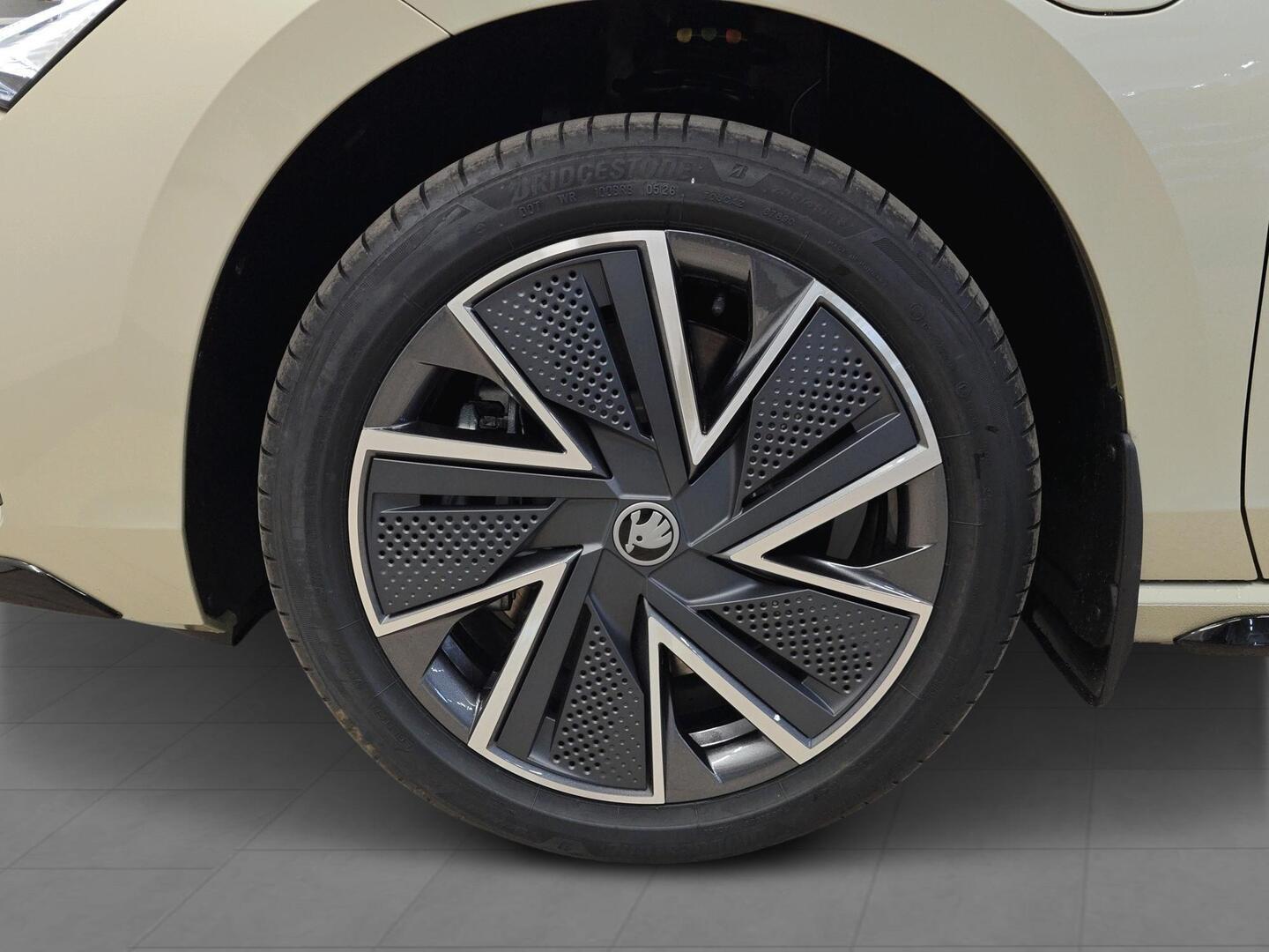 SKODA Superb 2026