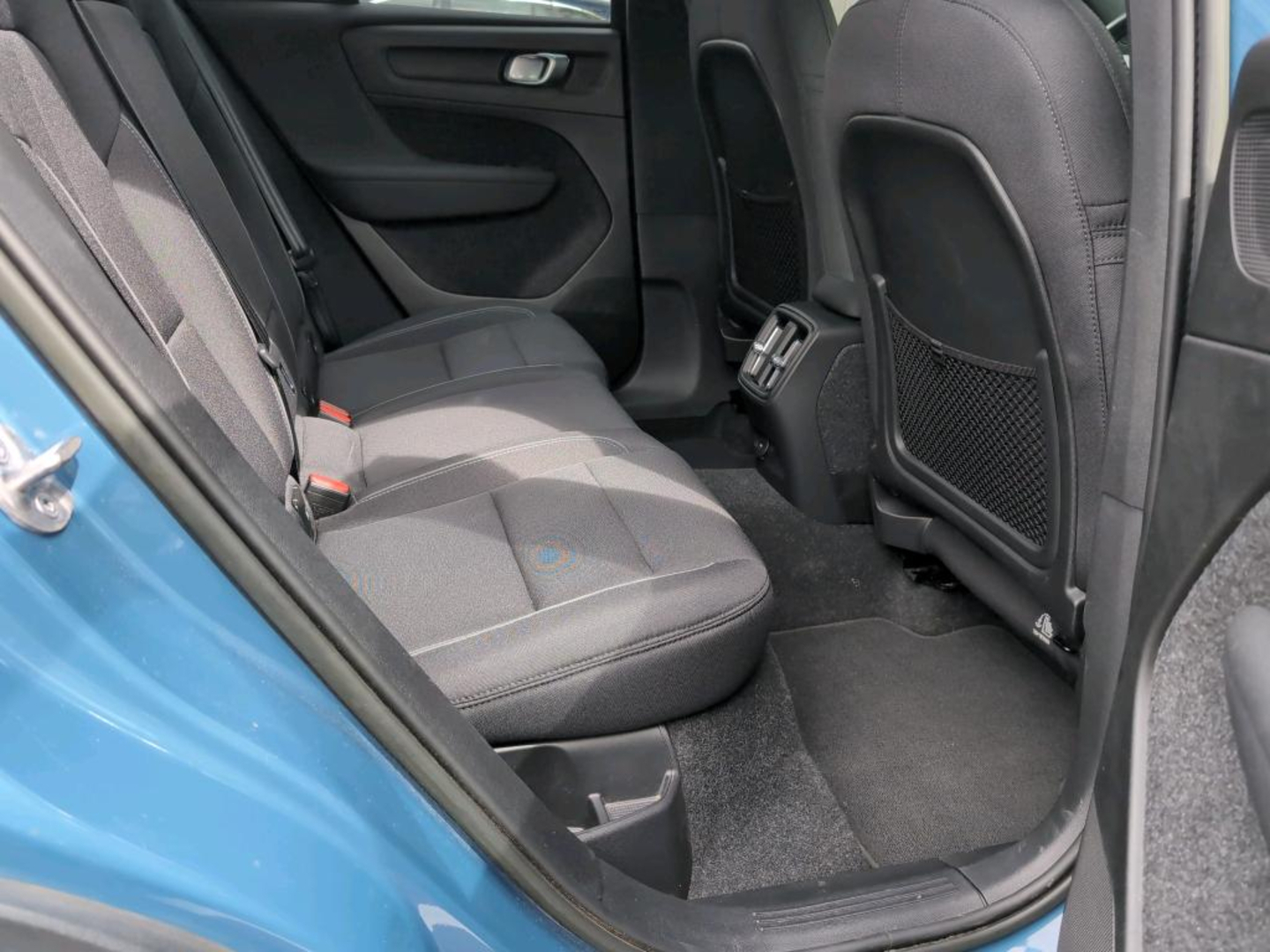 VOLVO XC40 2023