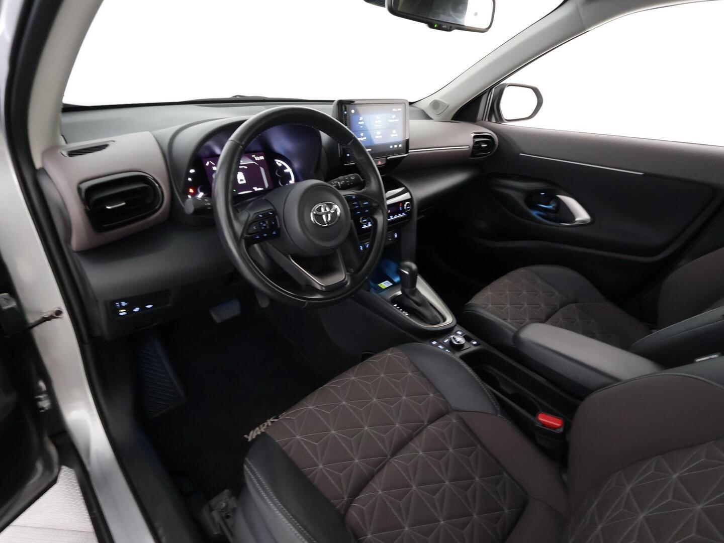 TOYOTA Yaris Cross 2023