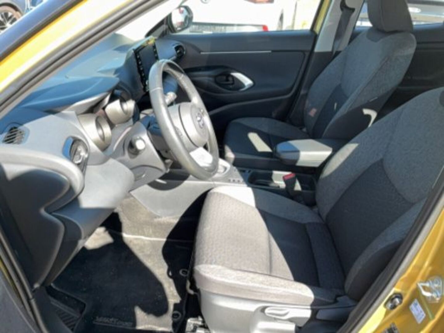 TOYOTA YARIS CROSS 2023