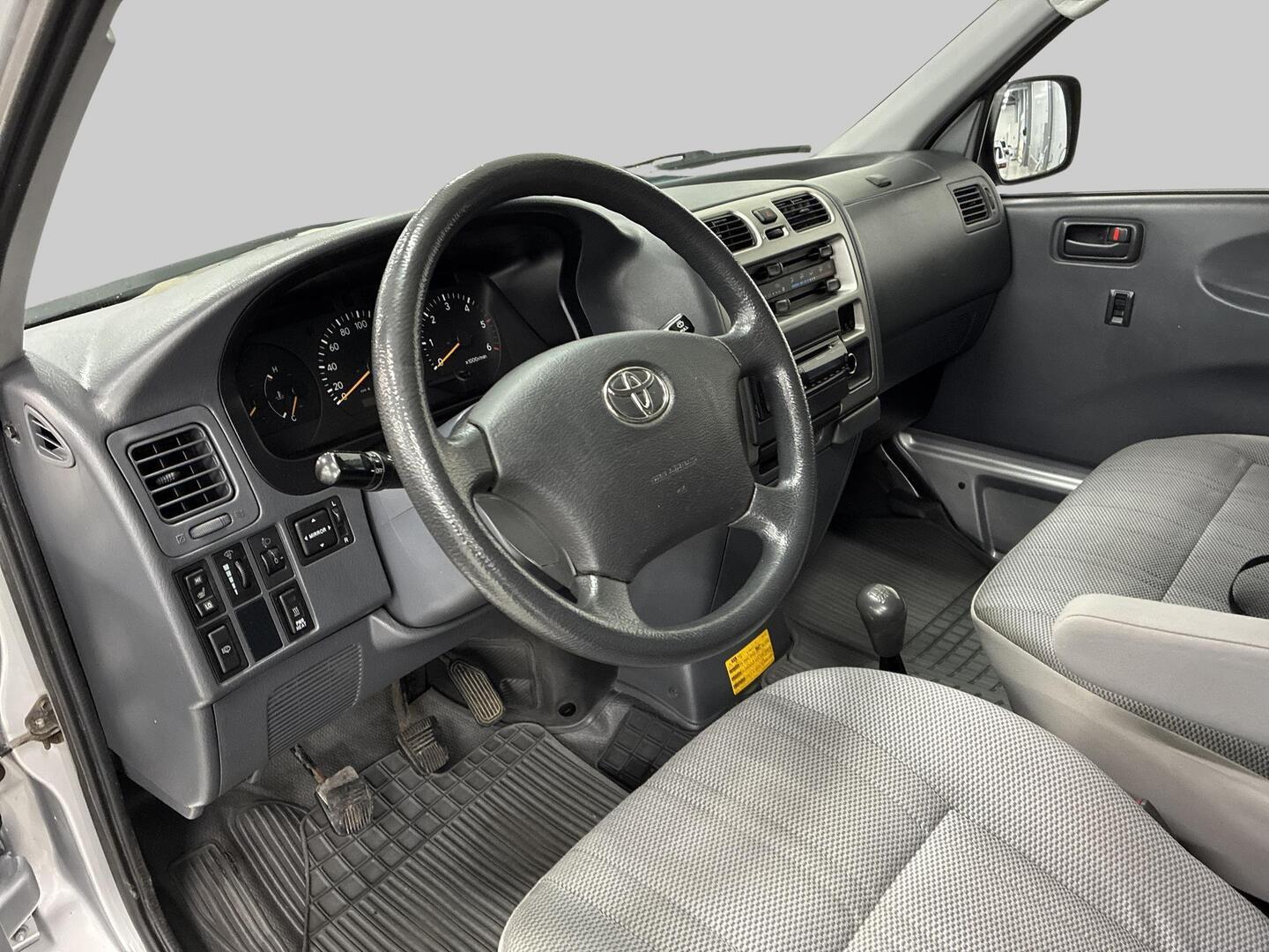 TOYOTA Hiace 2008
