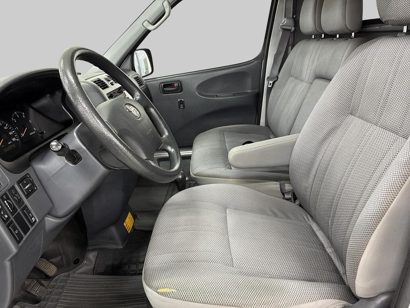 TOYOTA Hiace 2008