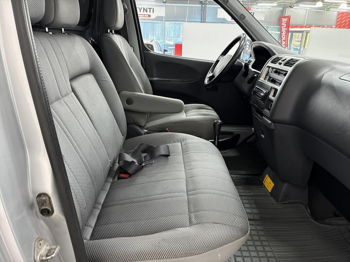 TOYOTA Hiace 2008