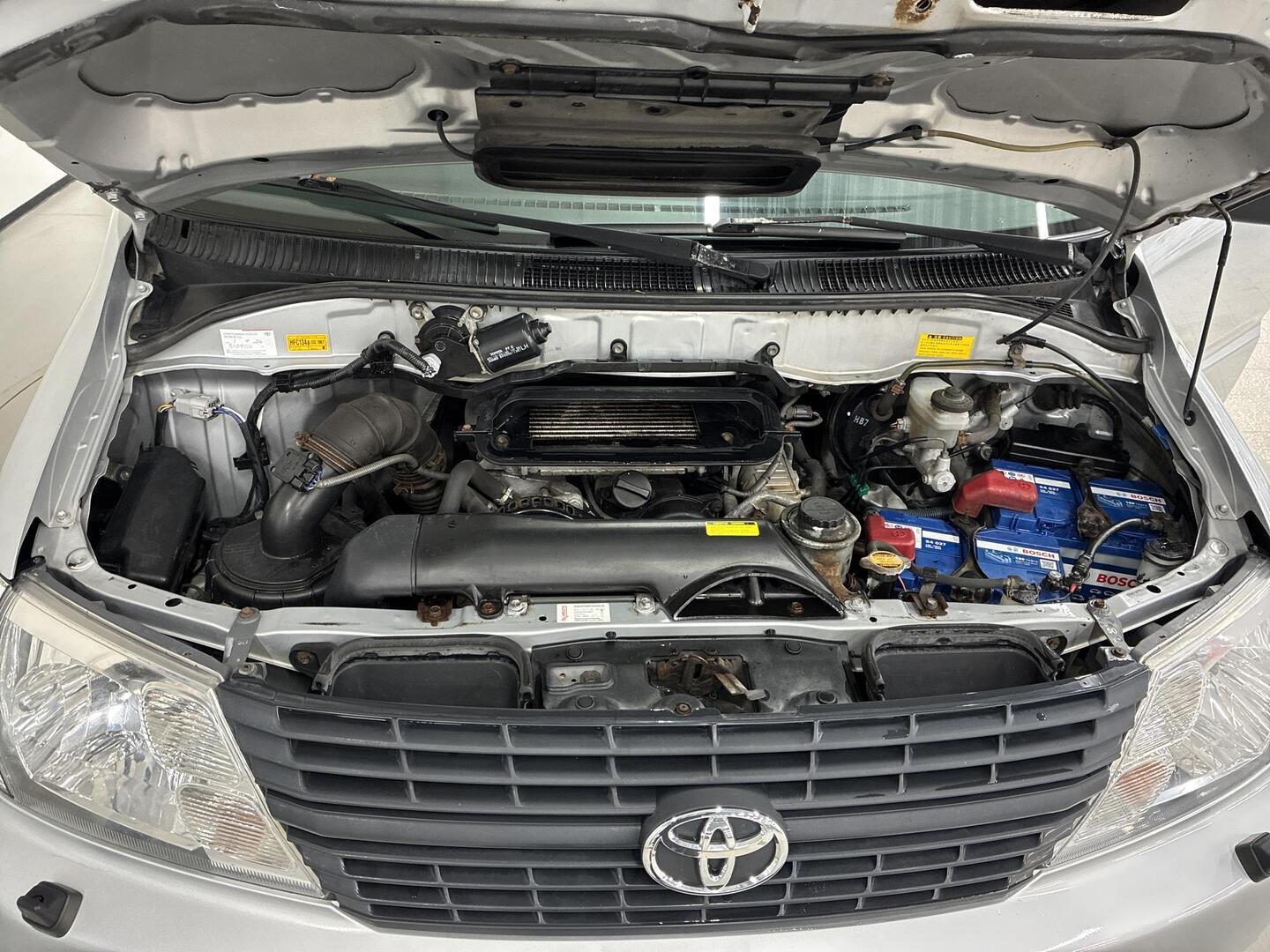 TOYOTA Hiace 2008