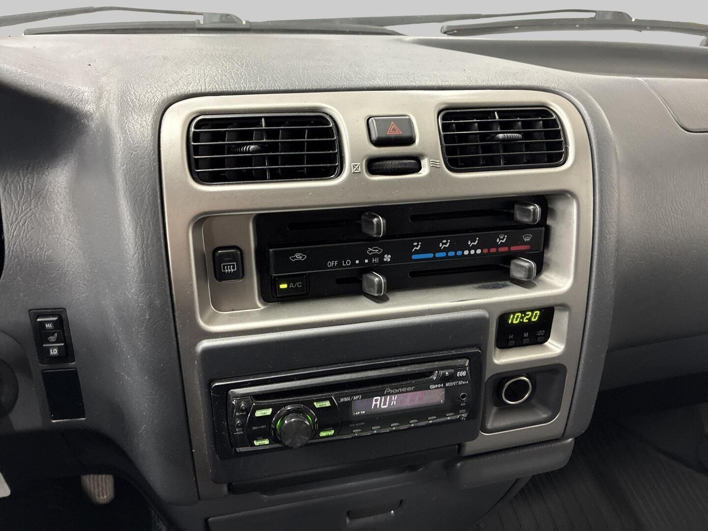 TOYOTA Hiace 2008