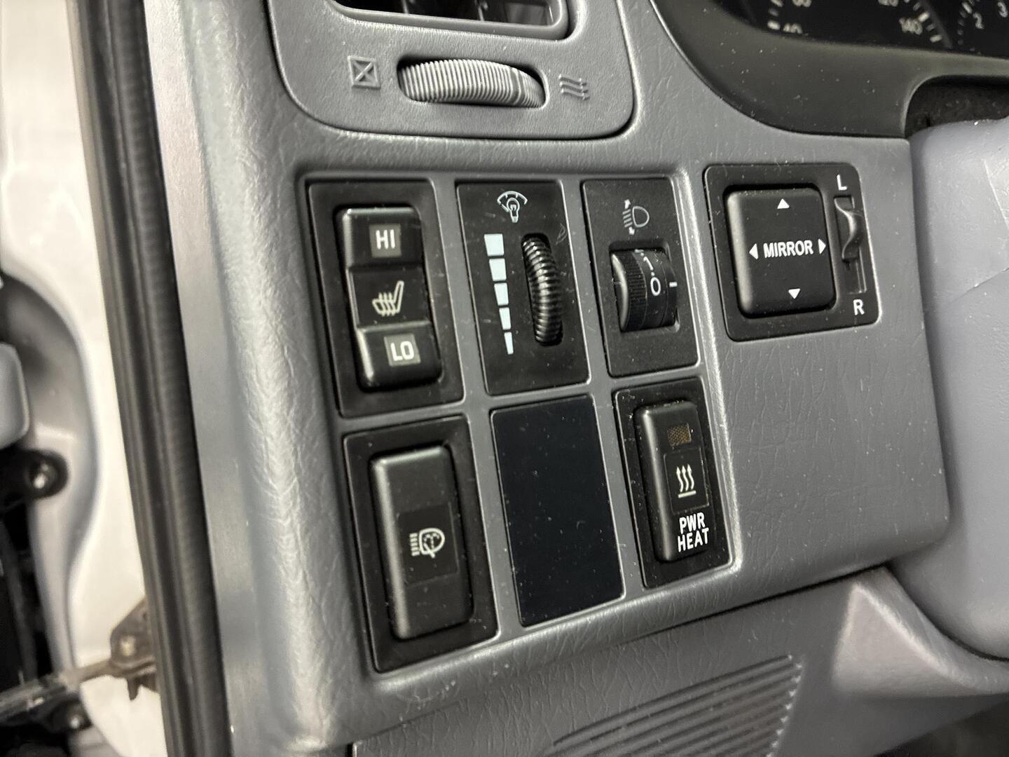 TOYOTA Hiace 2008