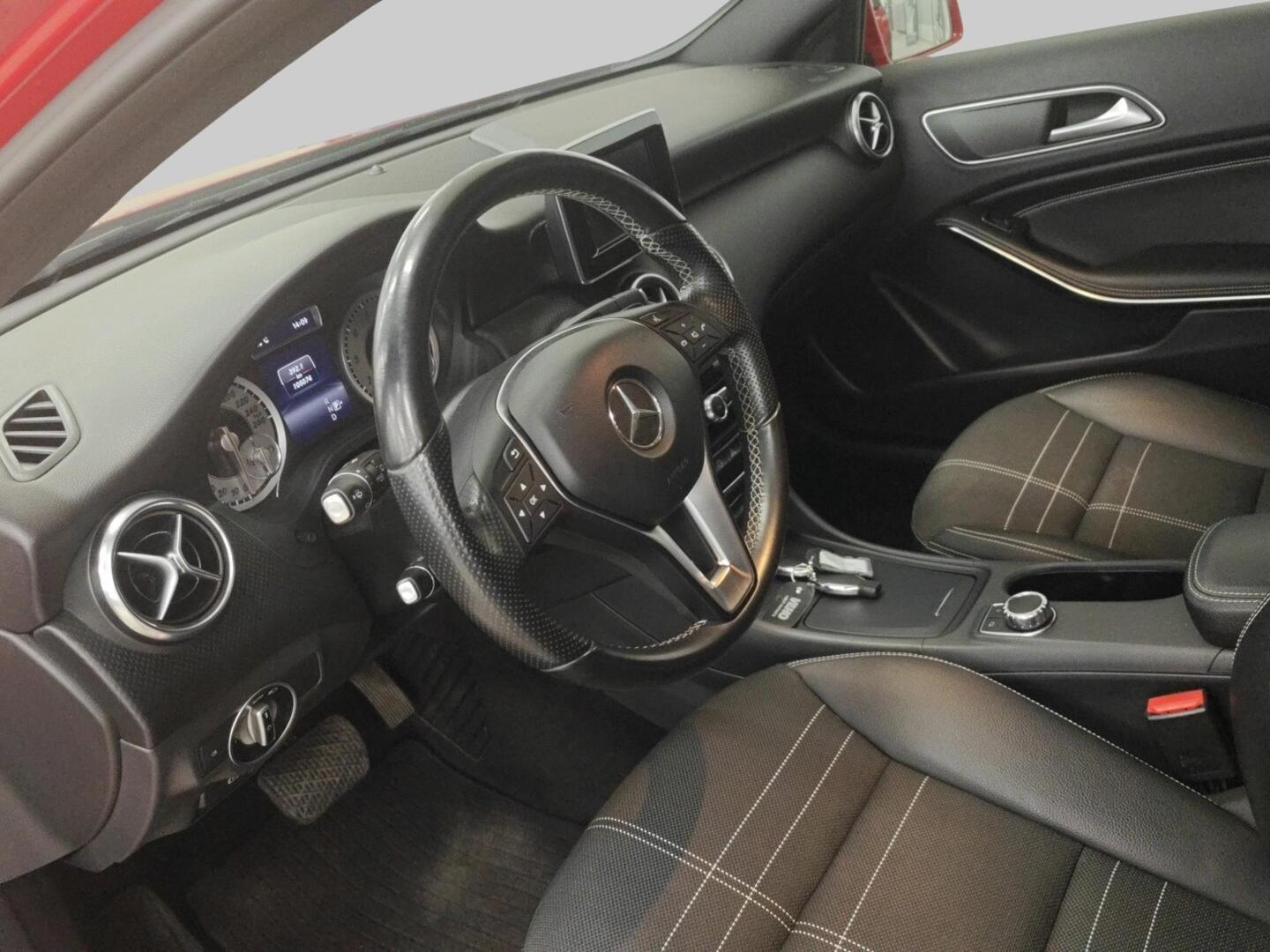 MERCEDES-BENZ A 2015