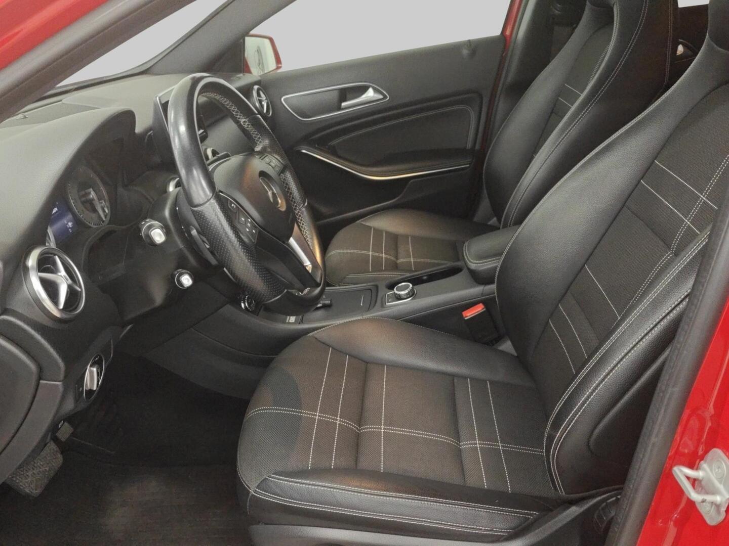 MERCEDES-BENZ A 2015