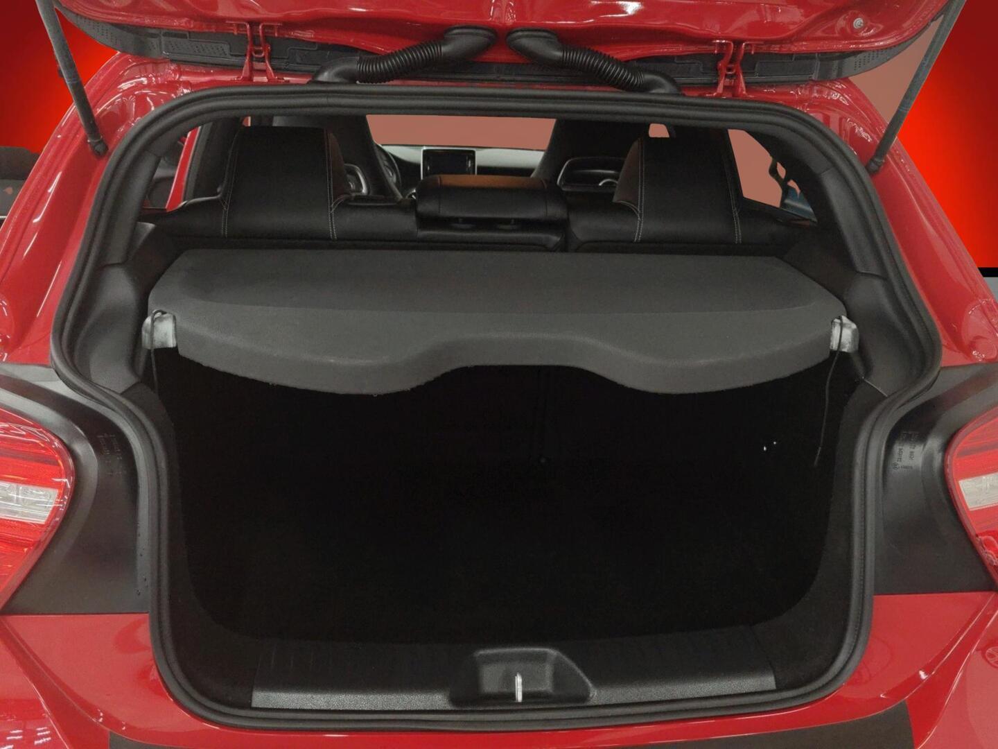 MERCEDES-BENZ A 2015