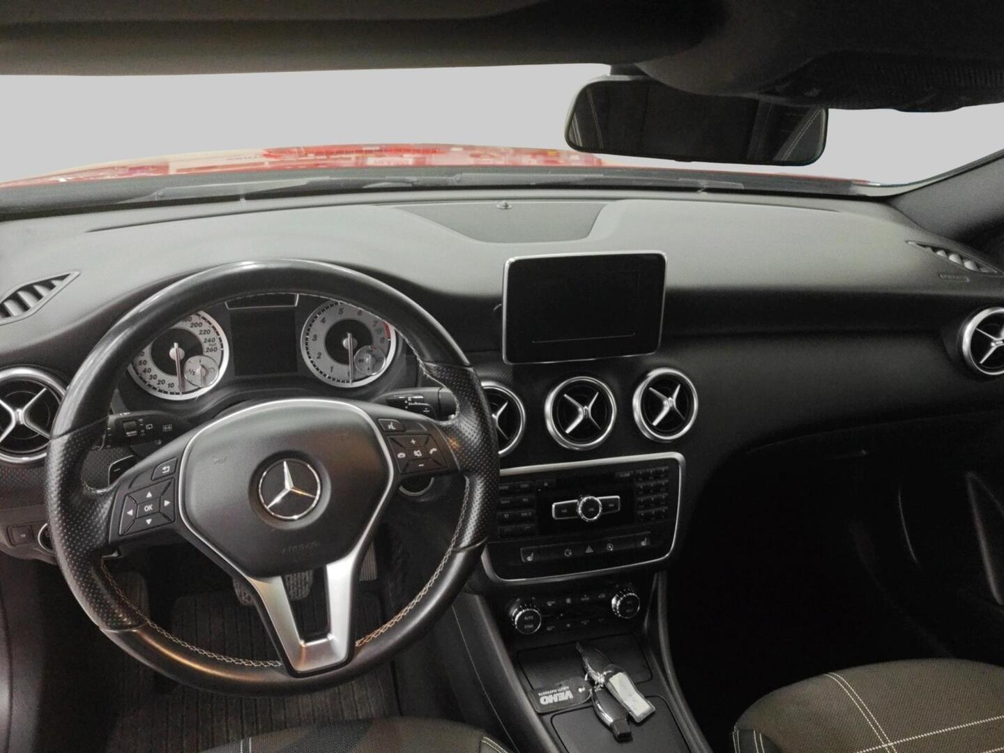 MERCEDES-BENZ A 2015
